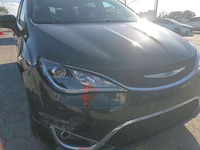 2017 Chrysler Pacifica Touring L VIN: 2C4RC1BG9HR753350 Lot: 82305775