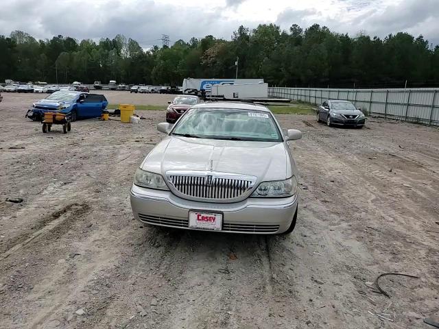 2006 Lincoln Town Car Signature Limited VIN: 1LNHM82W86Y646139 Lot: 81971905