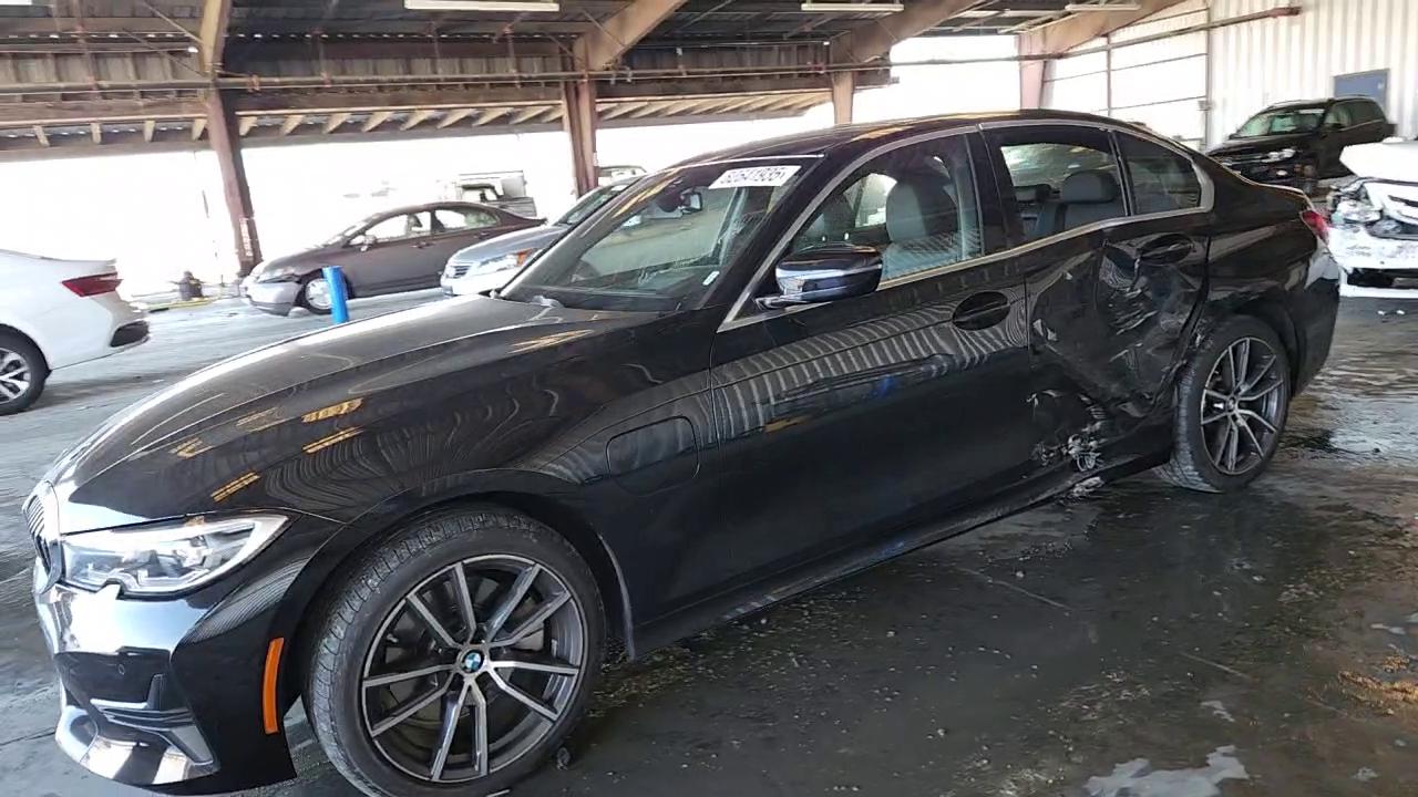 Фото: WBA5P7C0XMFK85537