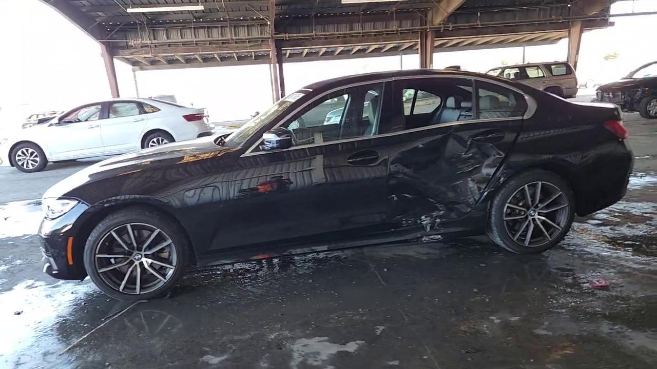 Фото: WBA5P7C0XMFK85537