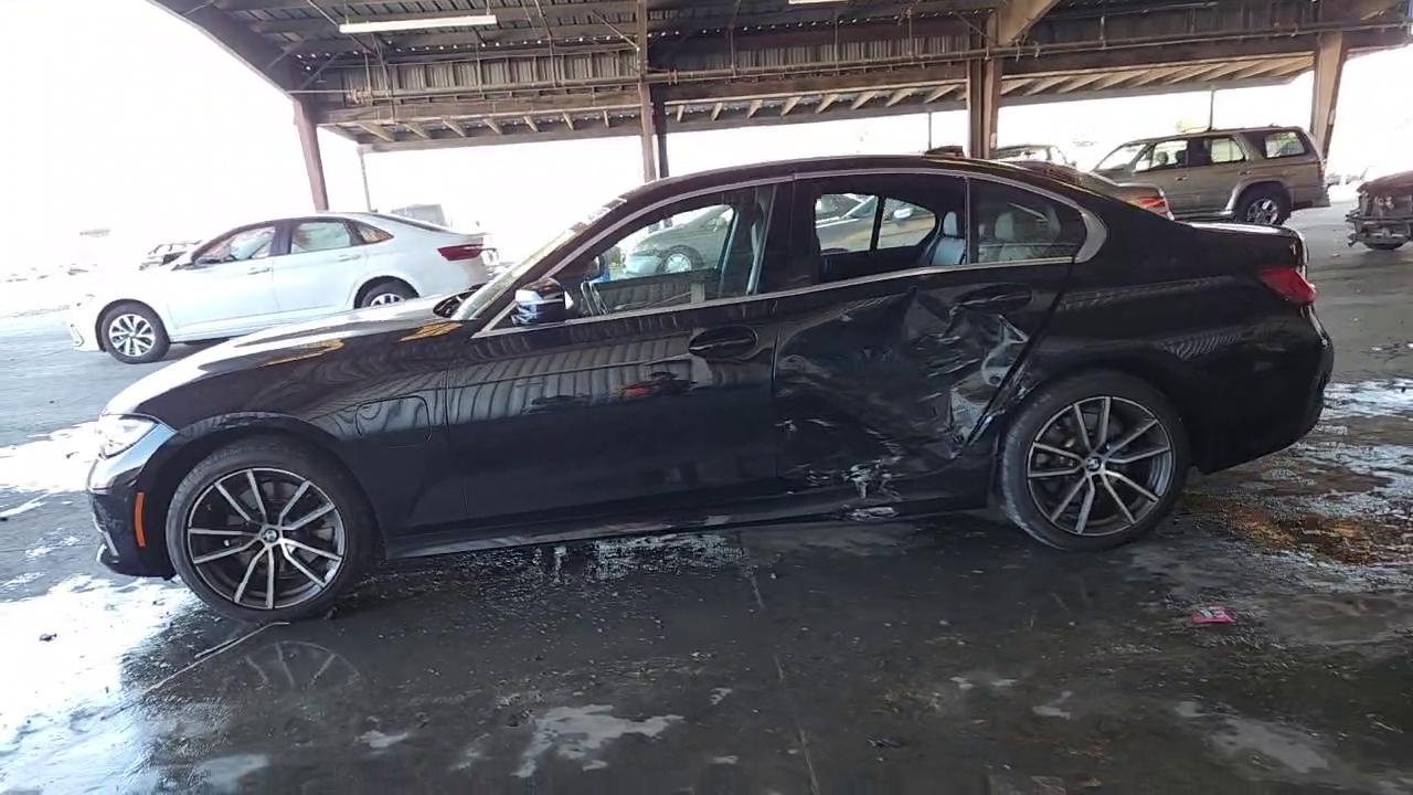 Фото: WBA5P7C0XMFK85537