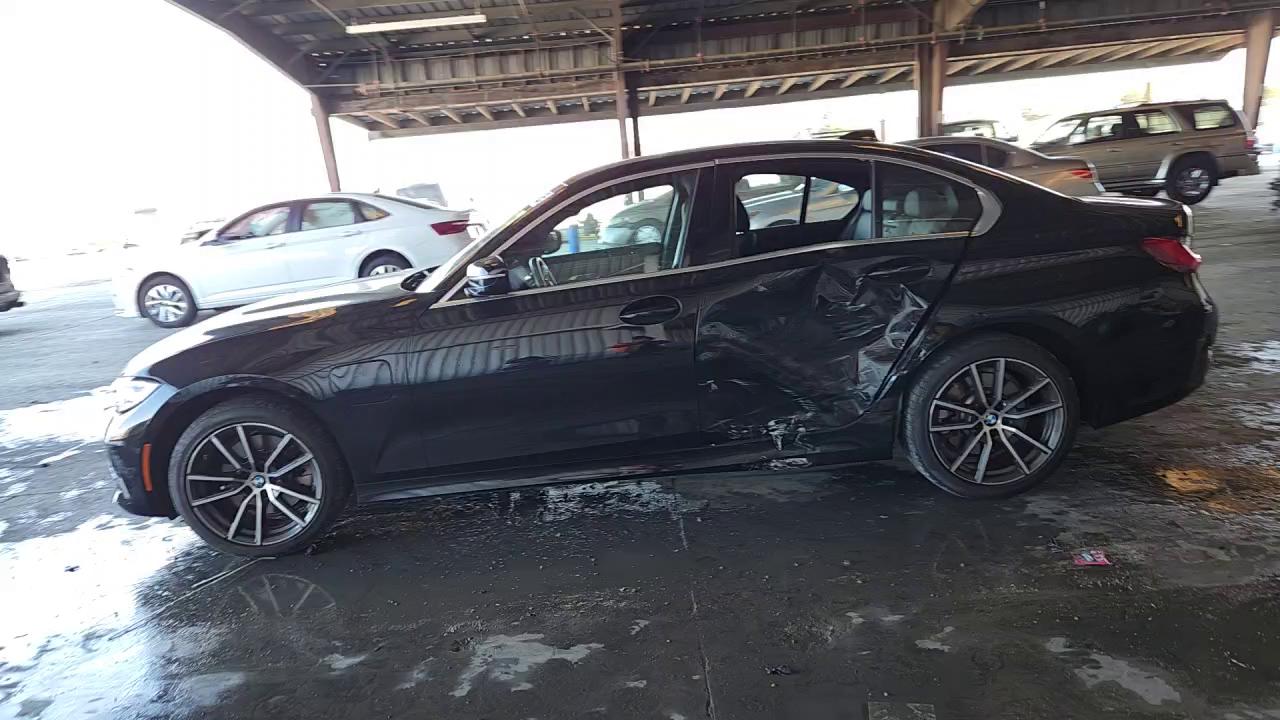 Фото: WBA5P7C0XMFK85537