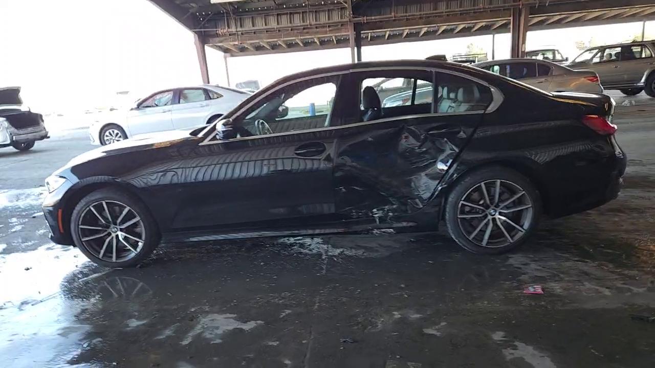 Фото: WBA5P7C0XMFK85537