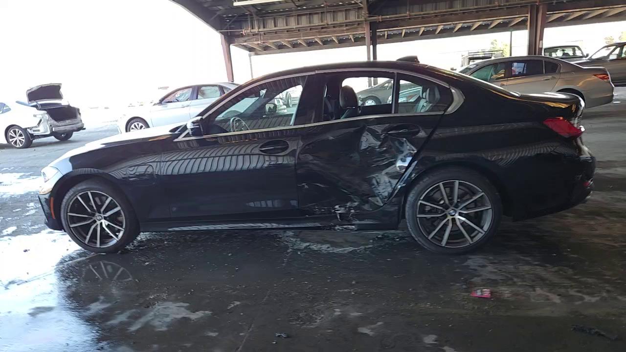 Фото: WBA5P7C0XMFK85537