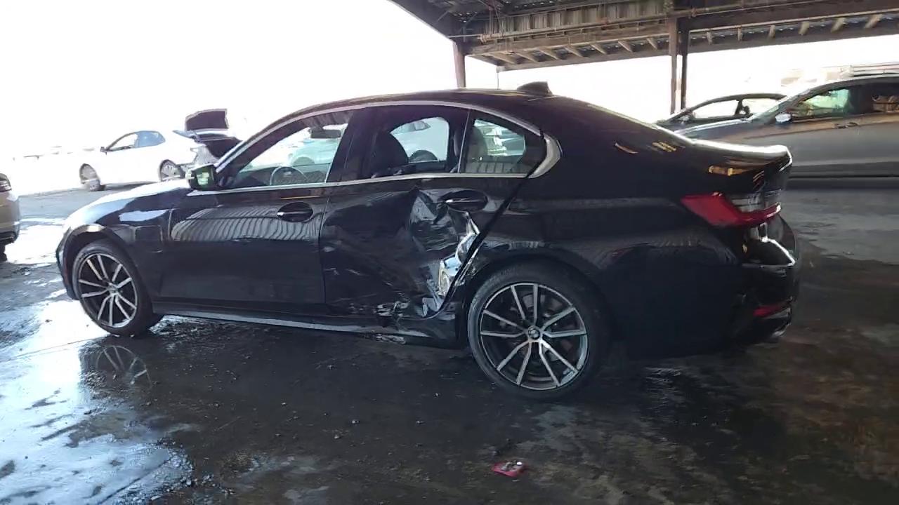 Фото: WBA5P7C0XMFK85537