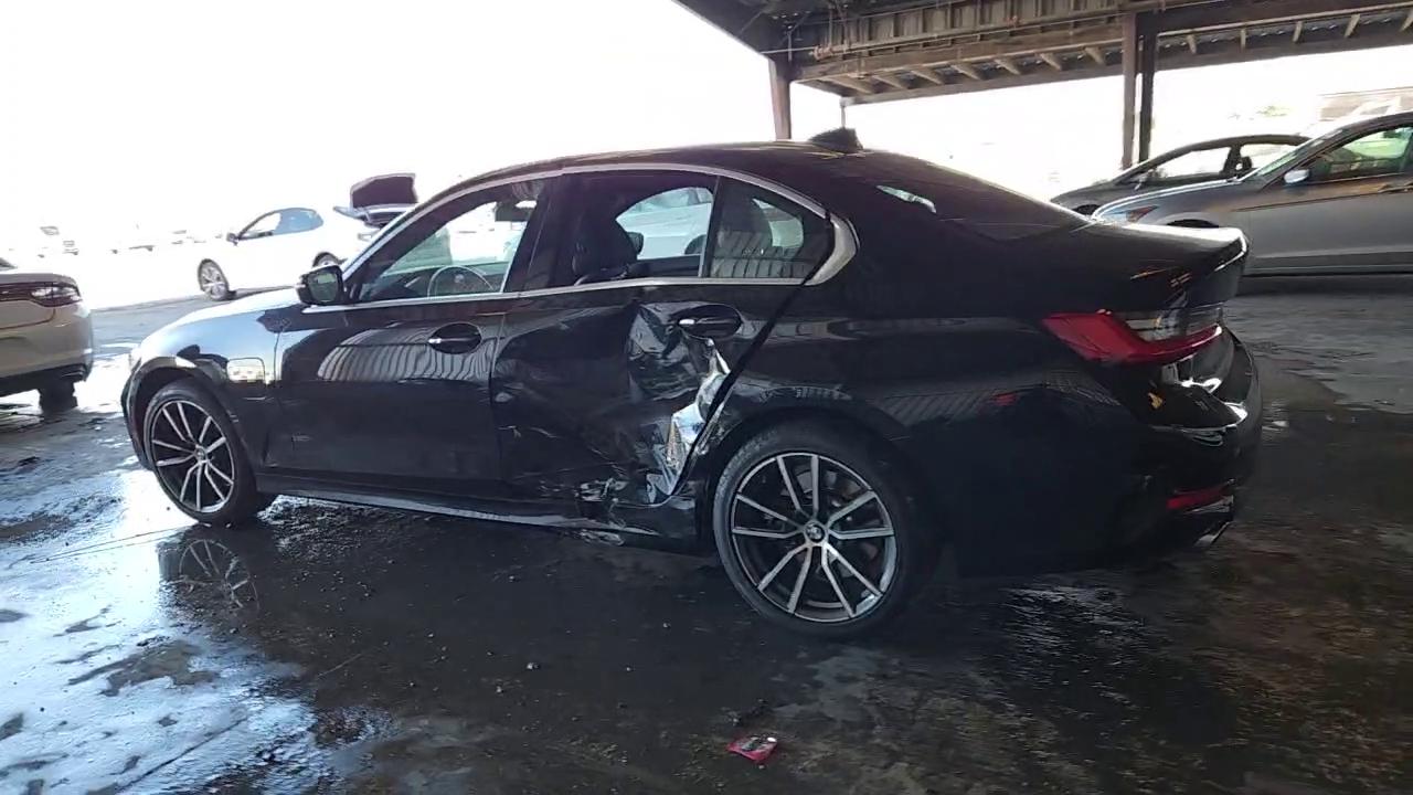 Фото: WBA5P7C0XMFK85537