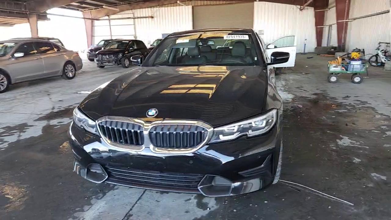 Фото: WBA5P7C0XMFK85537