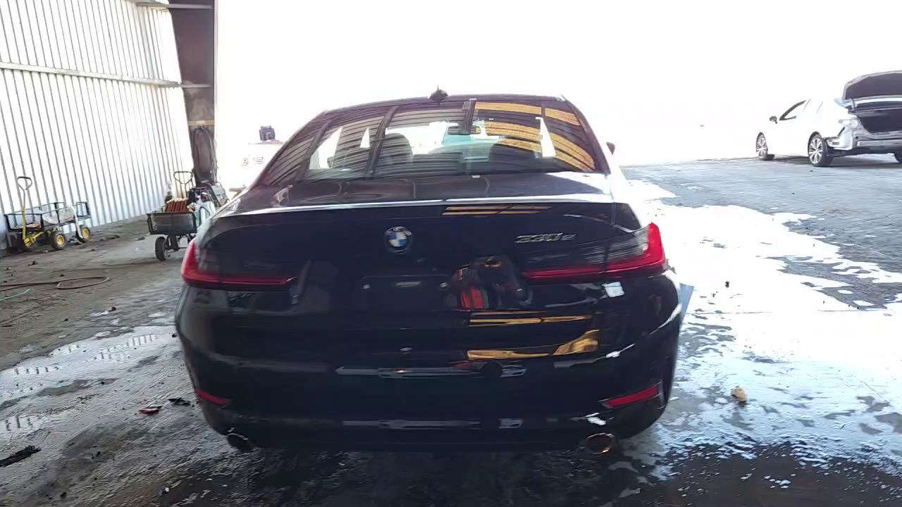 Фото: WBA5P7C0XMFK85537