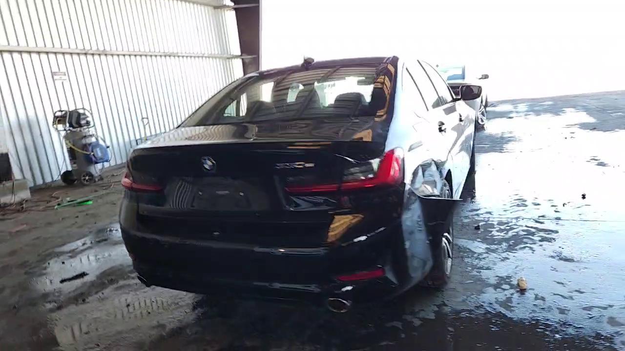 Фото: WBA5P7C0XMFK85537