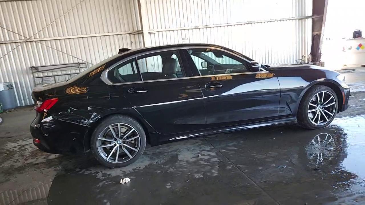 Фото: WBA5P7C0XMFK85537