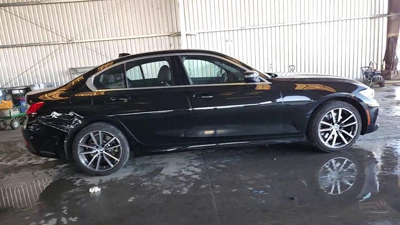 Фото: WBA5P7C0XMFK85537