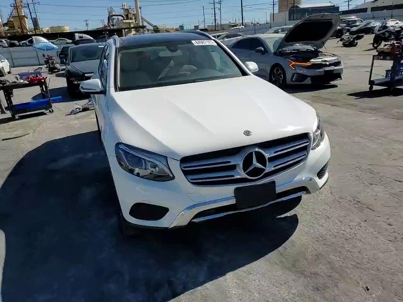 Фото: WDC0G5EB9KF617393