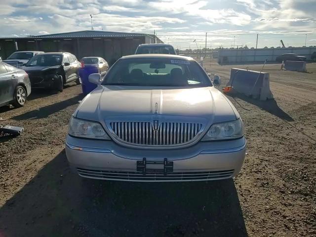 2010 Lincoln Town Car Signature Limited VIN: 2LNBL8CV4AX611007 Lot: 84596235