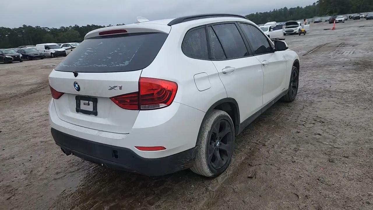 Фото: WBAVM1C52FV316922