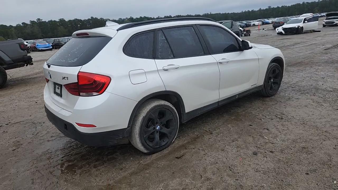 Фото: WBAVM1C52FV316922