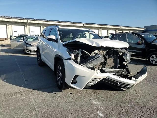 2018 Toyota Highlander Se VIN: 5TDJZRFH2JS553677 Lot: 81980005