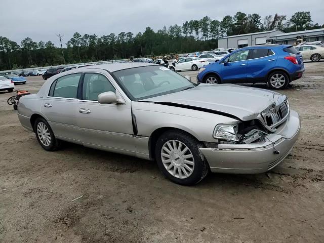 2003 Lincoln Town Car Signature VIN: 1LNHM82W73Y655197 Lot: 90074975