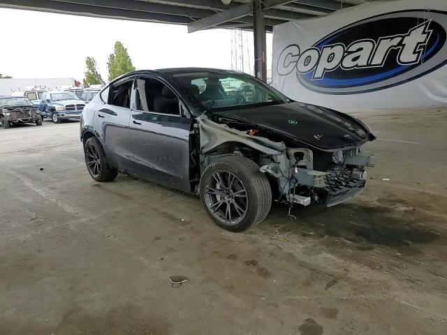 2024 Tesla Model Y VIN: 7SAYGAEE7RF129041 Lot: 82703015