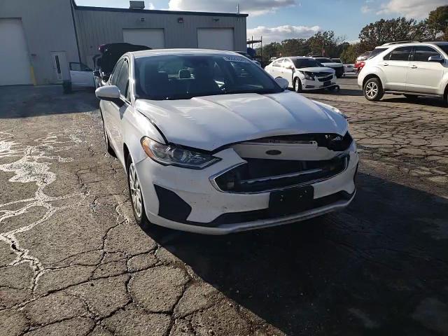 2020 Ford Fusion S VIN: 3FA6P0G74LR196687 Lot: 90643545