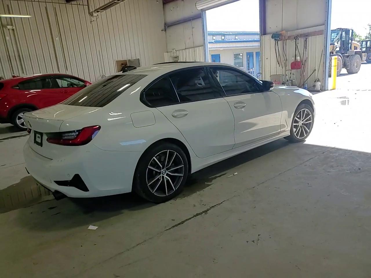 Фото: 3MW5R7J56K8B02956