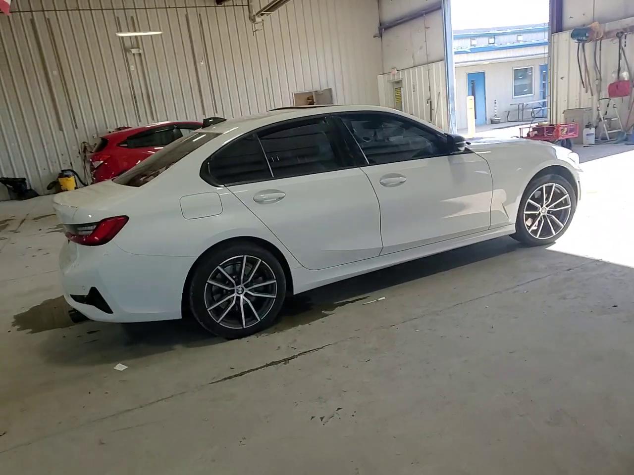 Фото: 3MW5R7J56K8B02956