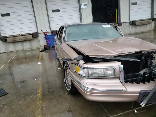 1996 Lincoln Town Car Signature VIN: 1LNLM82WXTY601239 Lot: 82242785
