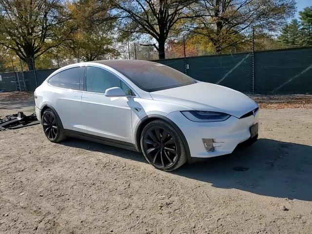 2018 Tesla Model X VIN: 5YJXCBE4XJF085834 Lot: 90055105