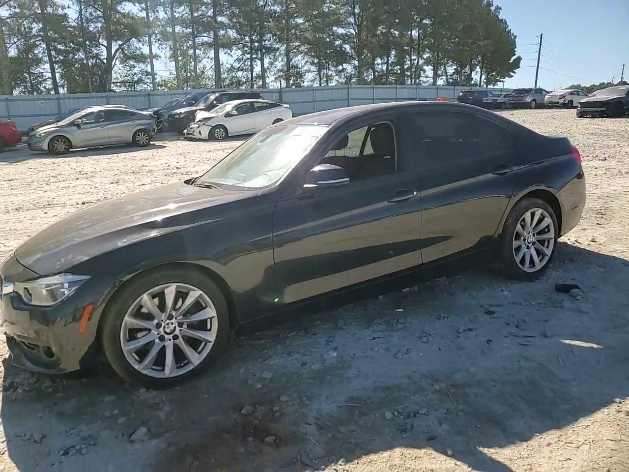 Фото: WBA8E1G59JNU93383