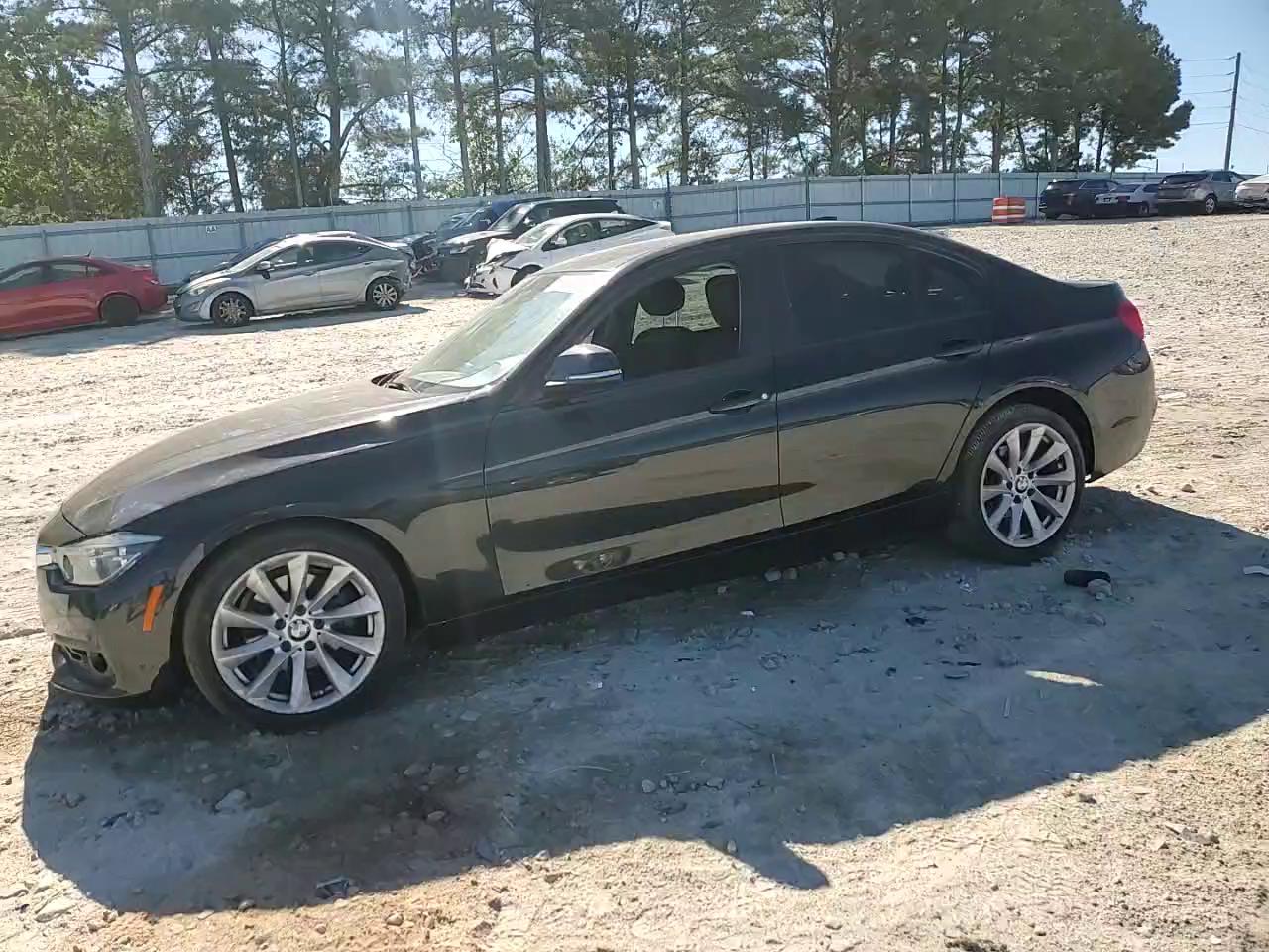 Фото: WBA8E1G59JNU93383