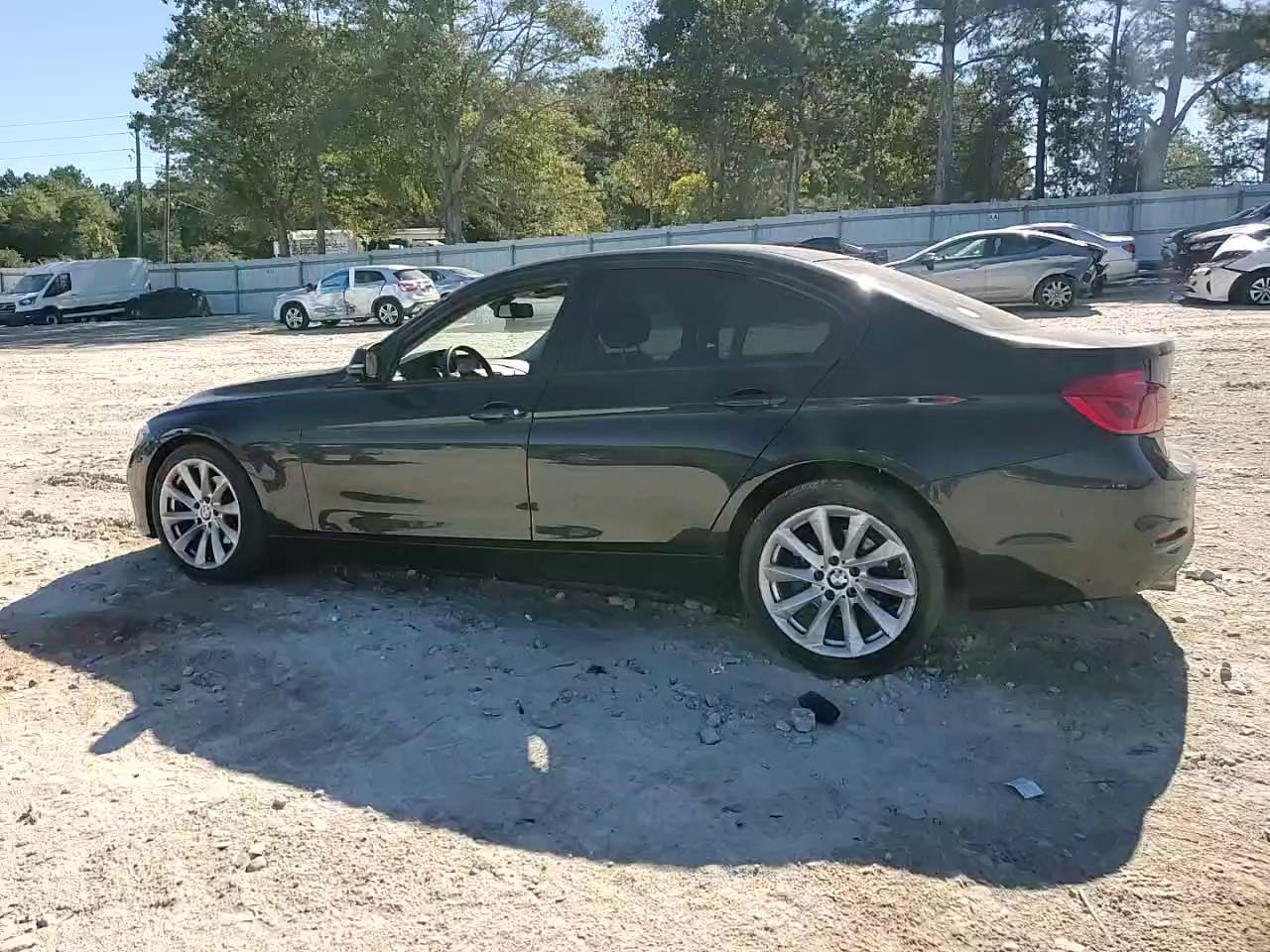 Фото: WBA8E1G59JNU93383