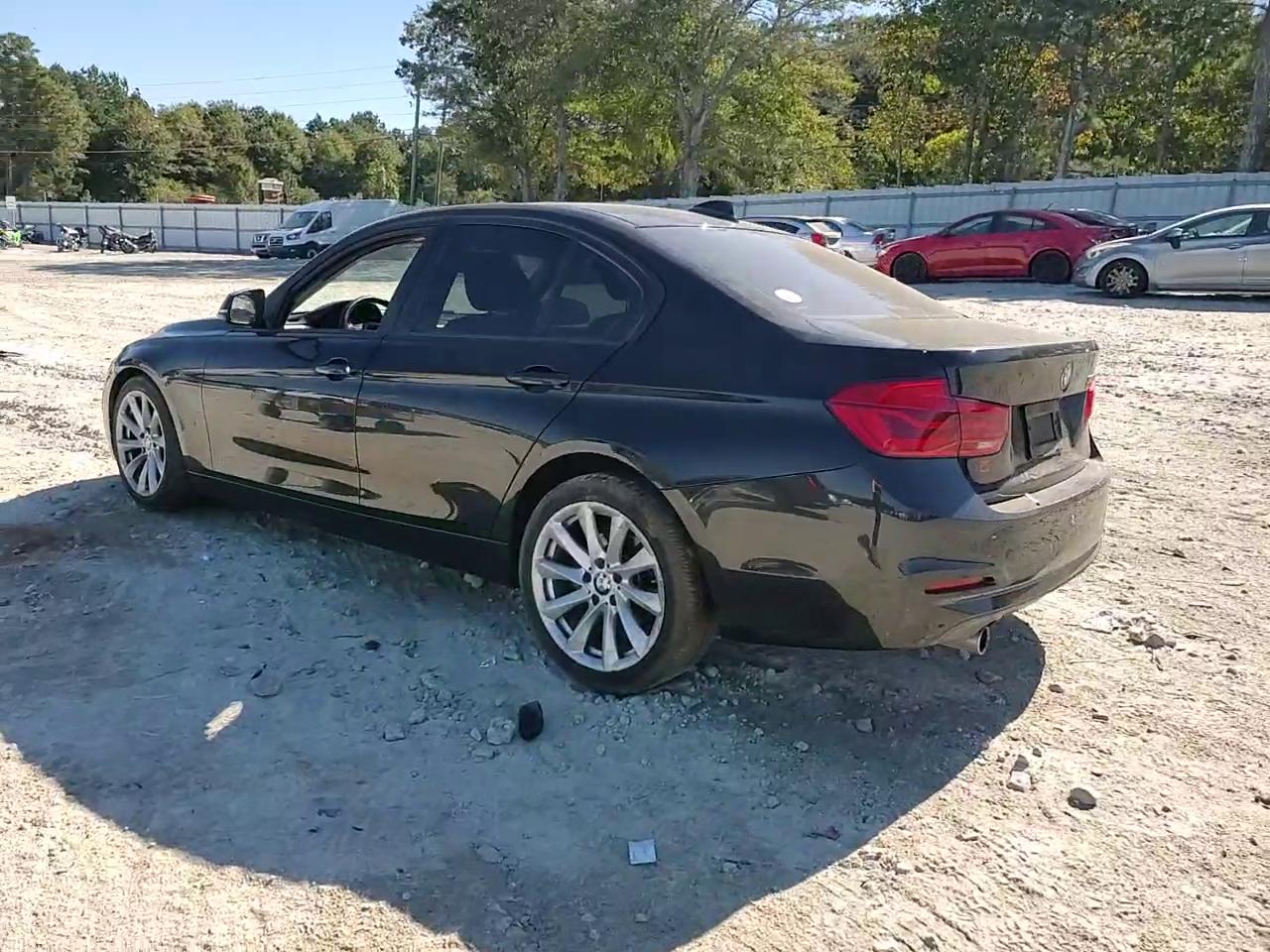 Фото: WBA8E1G59JNU93383