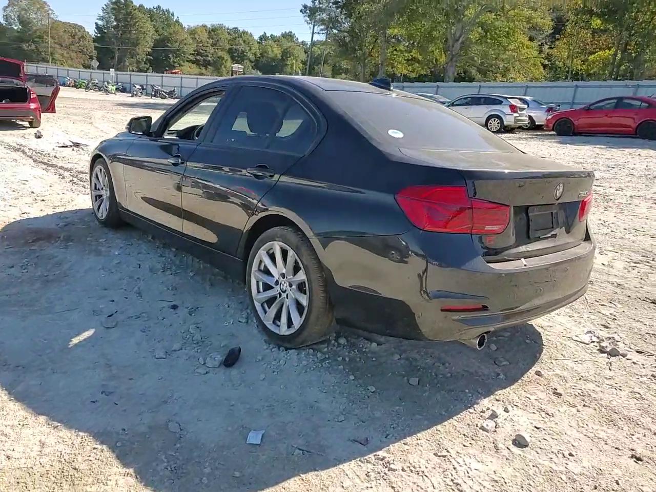 Фото: WBA8E1G59JNU93383