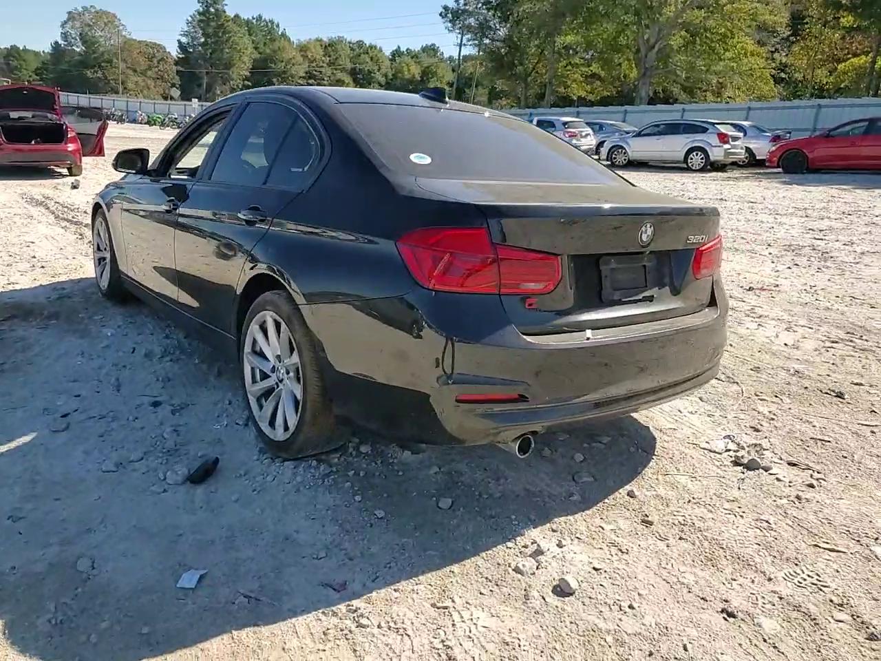 Фото: WBA8E1G59JNU93383