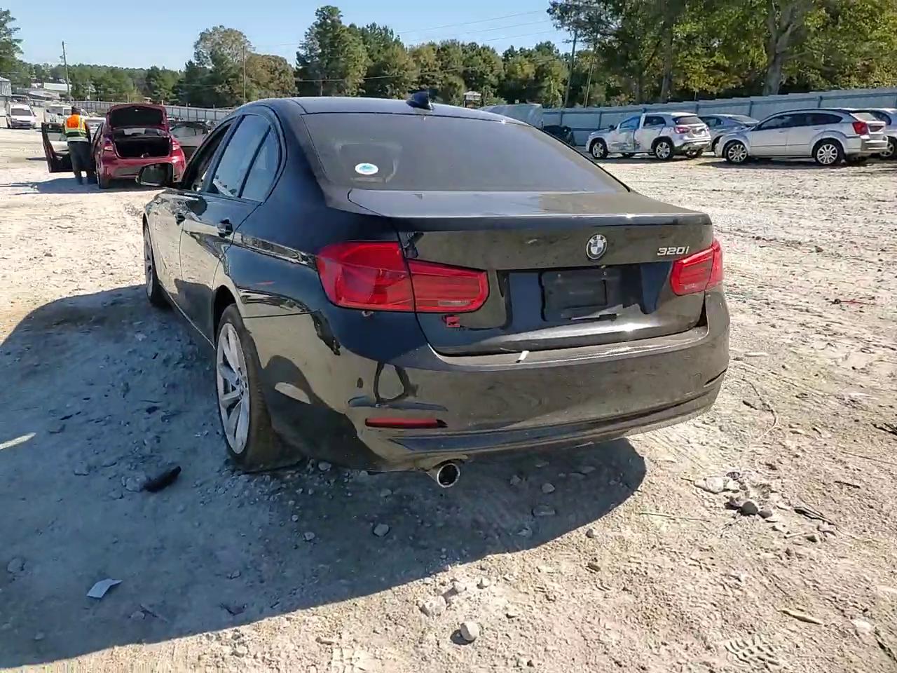 Фото: WBA8E1G59JNU93383