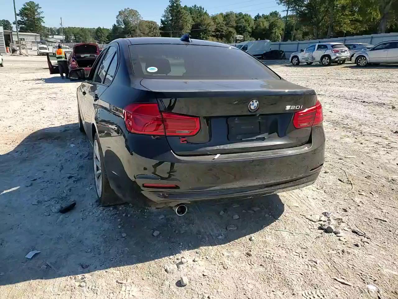 Фото: WBA8E1G59JNU93383