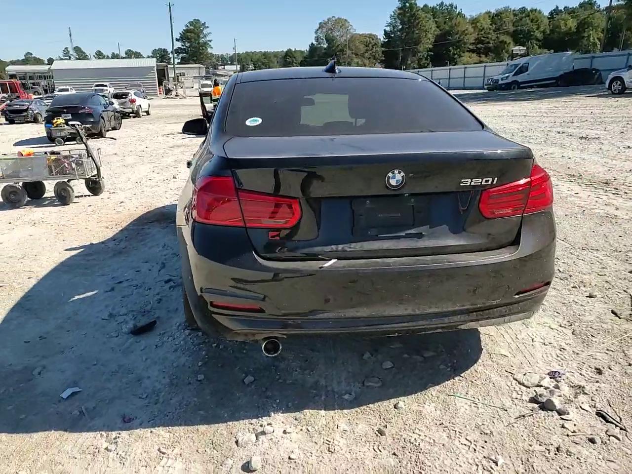 Фото: WBA8E1G59JNU93383