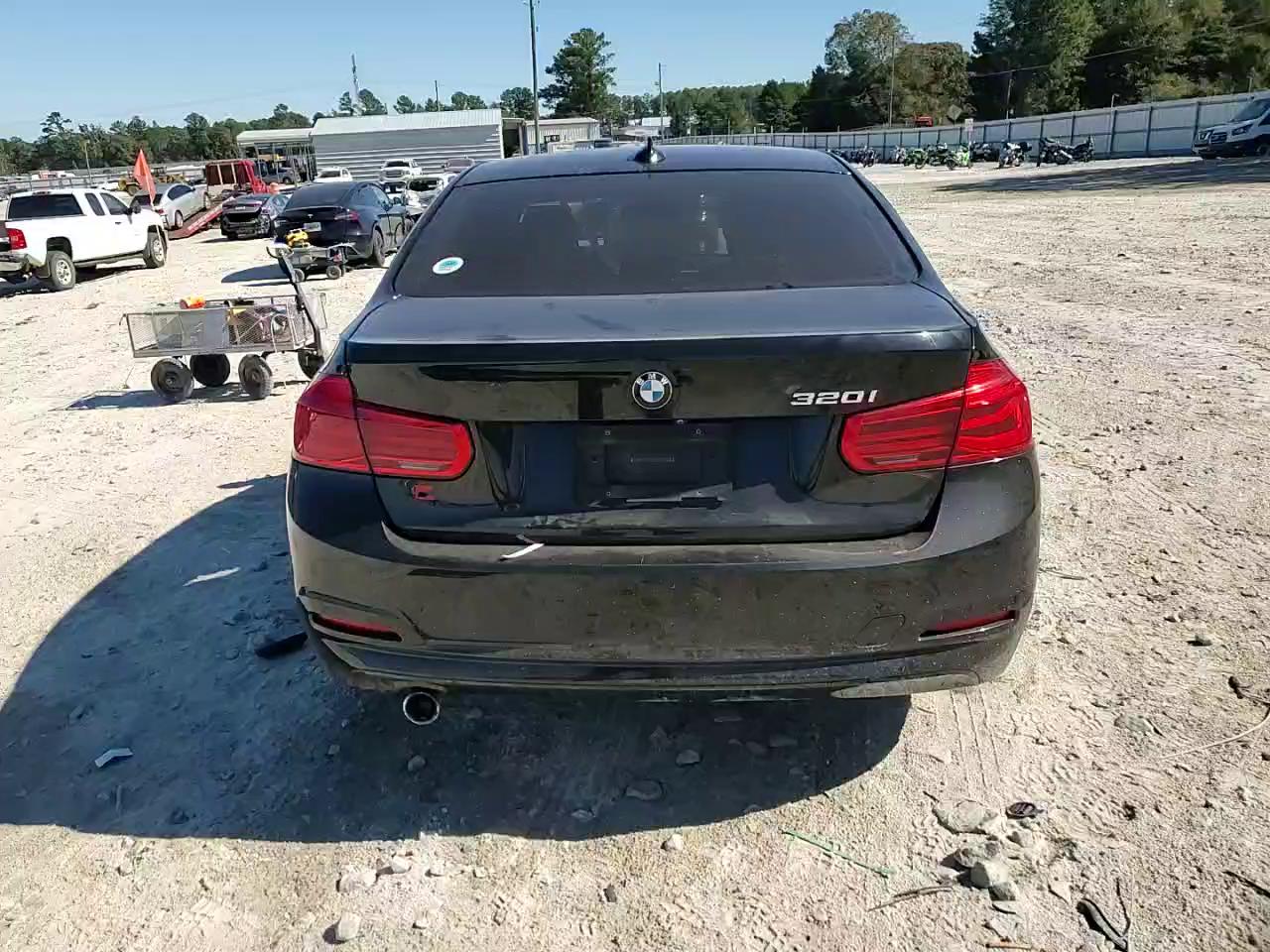 Фото: WBA8E1G59JNU93383