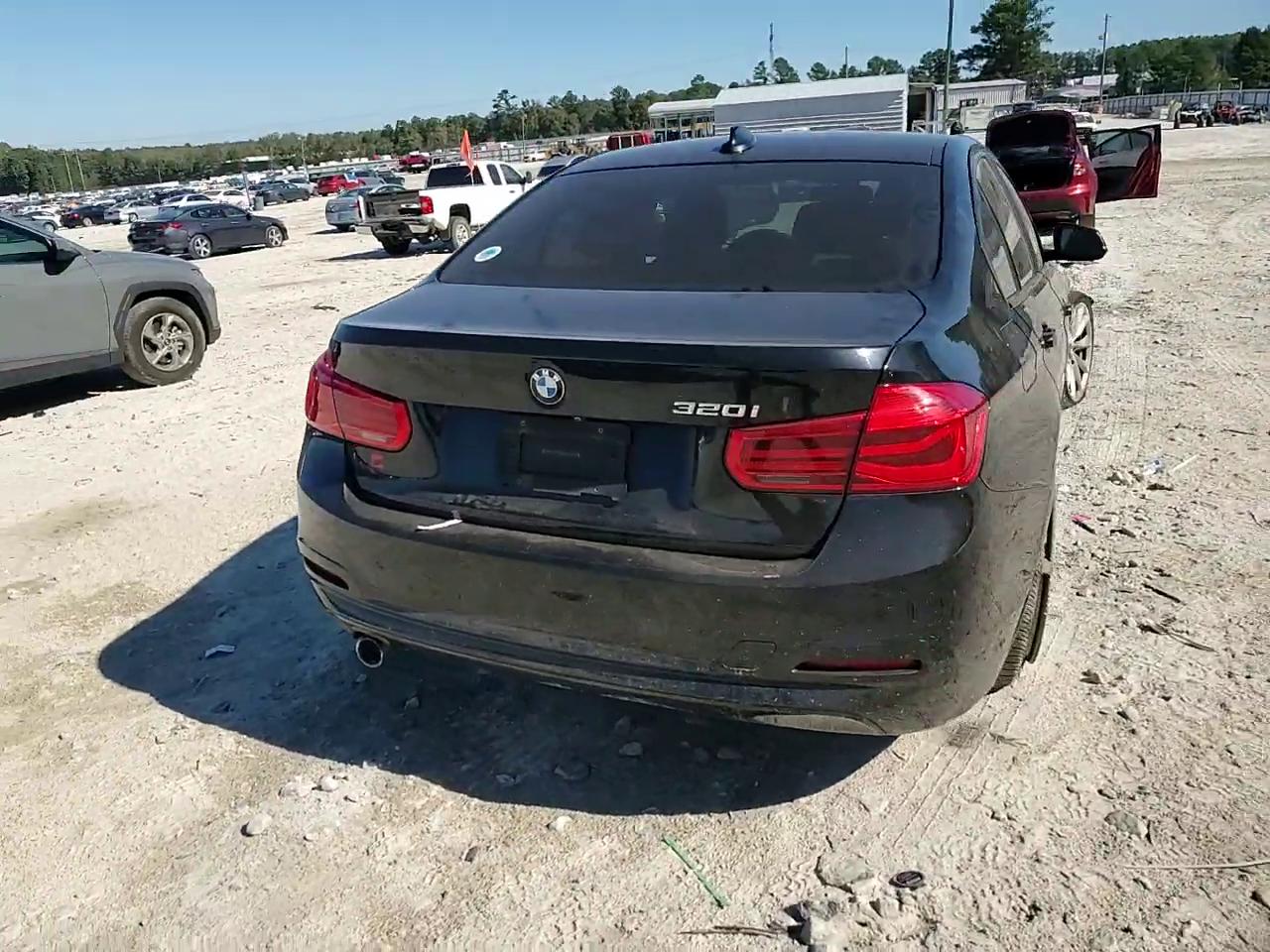 Фото: WBA8E1G59JNU93383