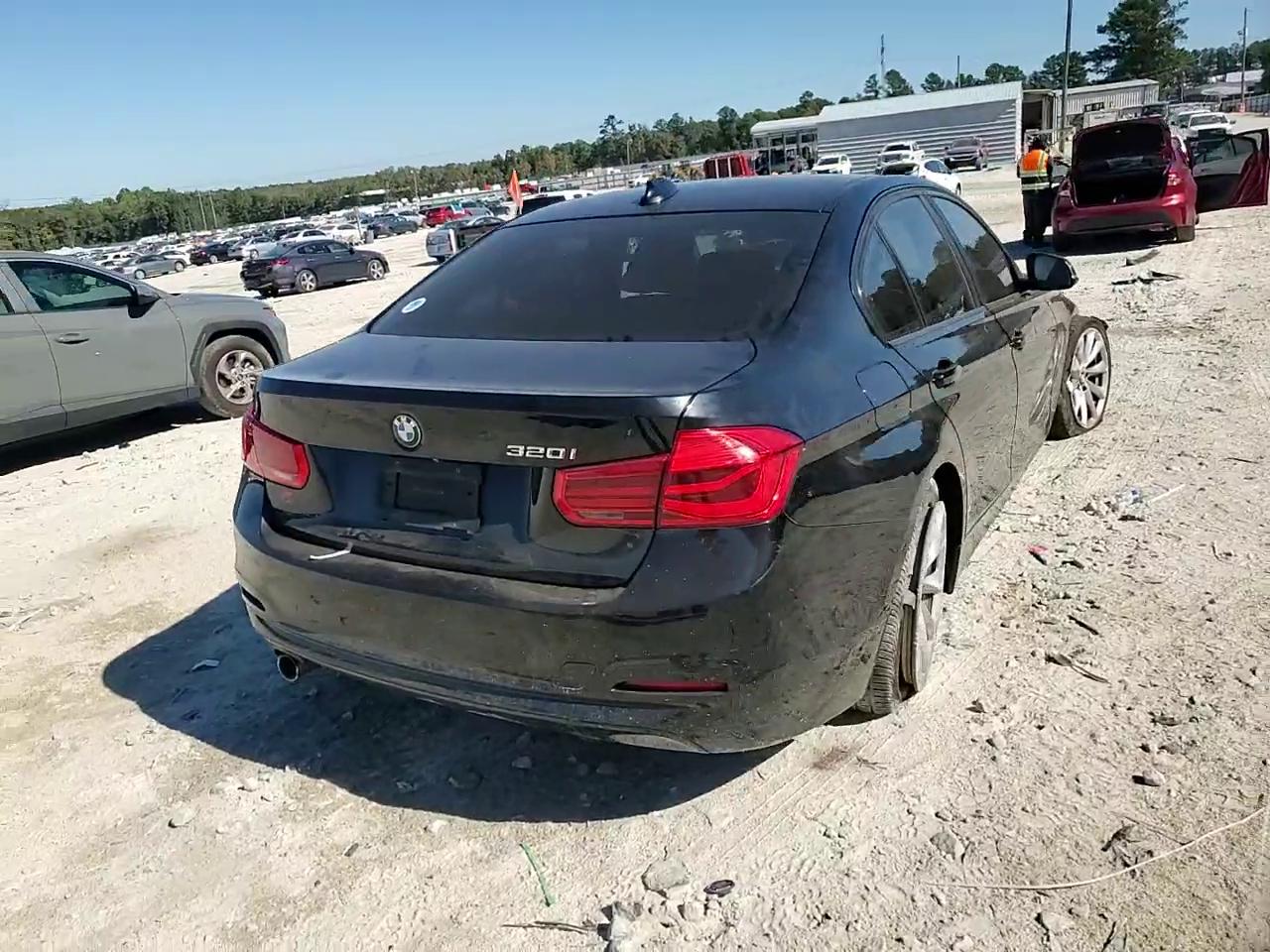 Фото: WBA8E1G59JNU93383