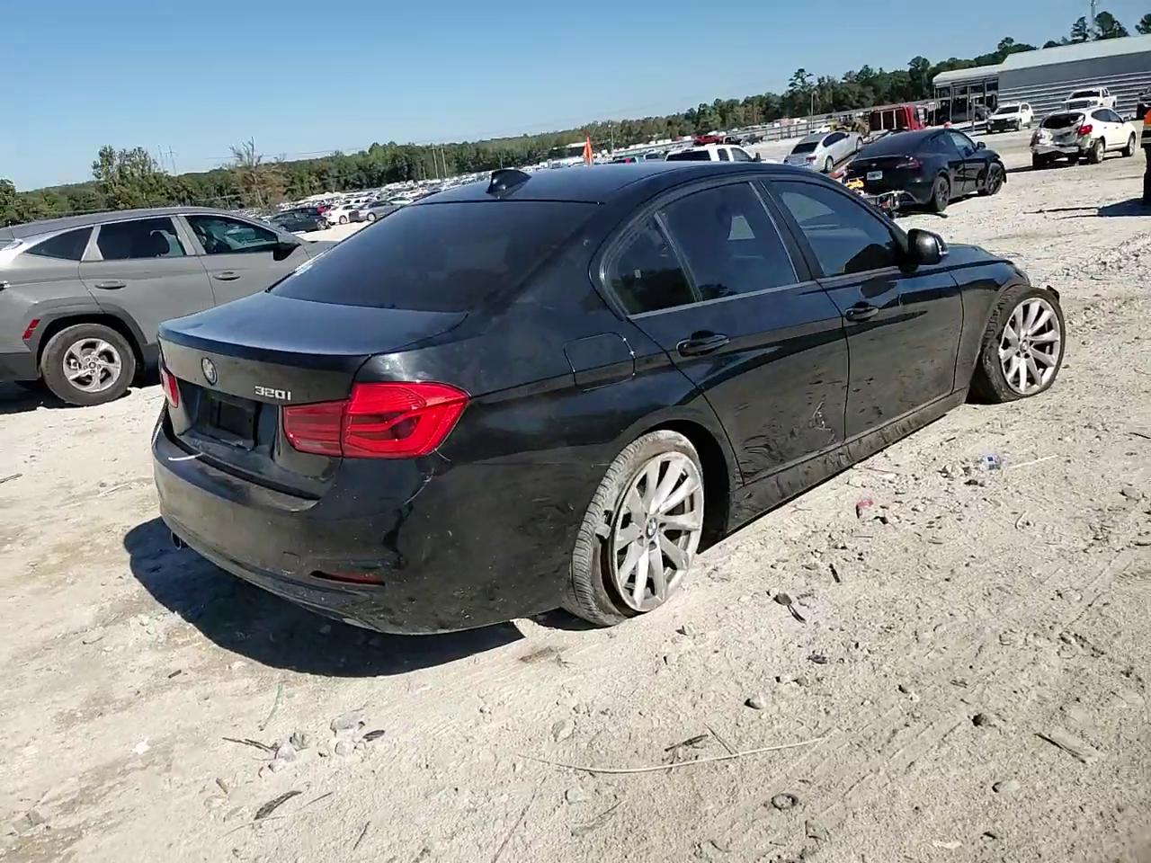 Фото: WBA8E1G59JNU93383