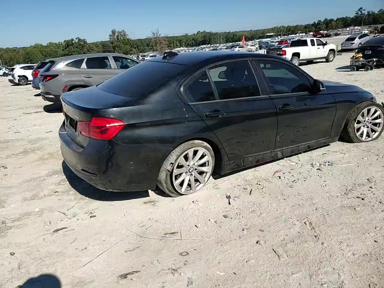 Фото: WBA8E1G59JNU93383