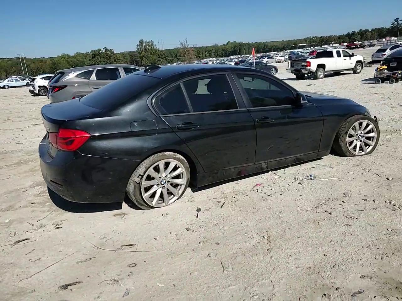 Фото: WBA8E1G59JNU93383