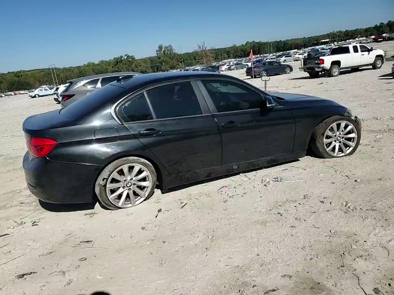 Фото: WBA8E1G59JNU93383