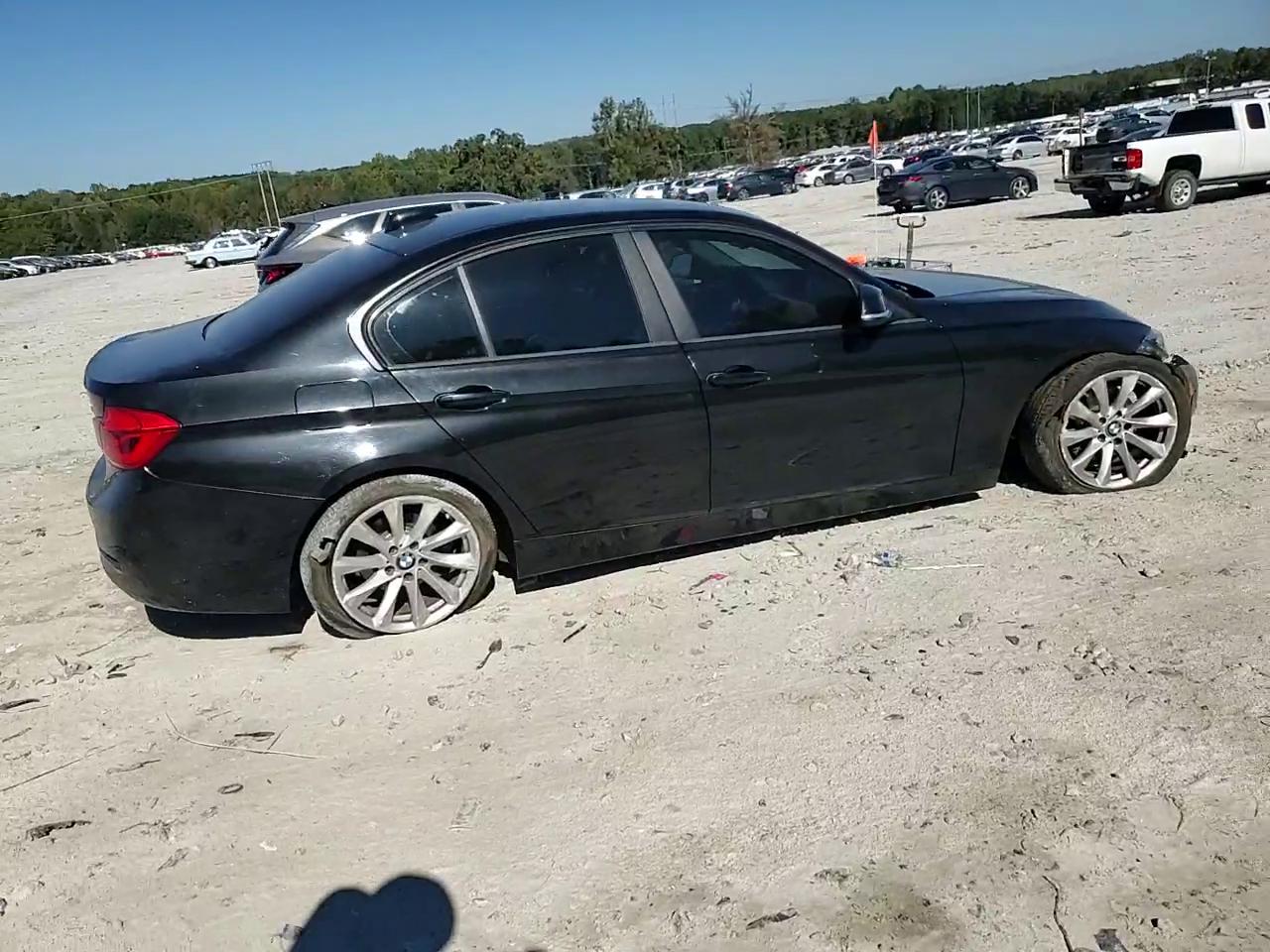 Фото: WBA8E1G59JNU93383