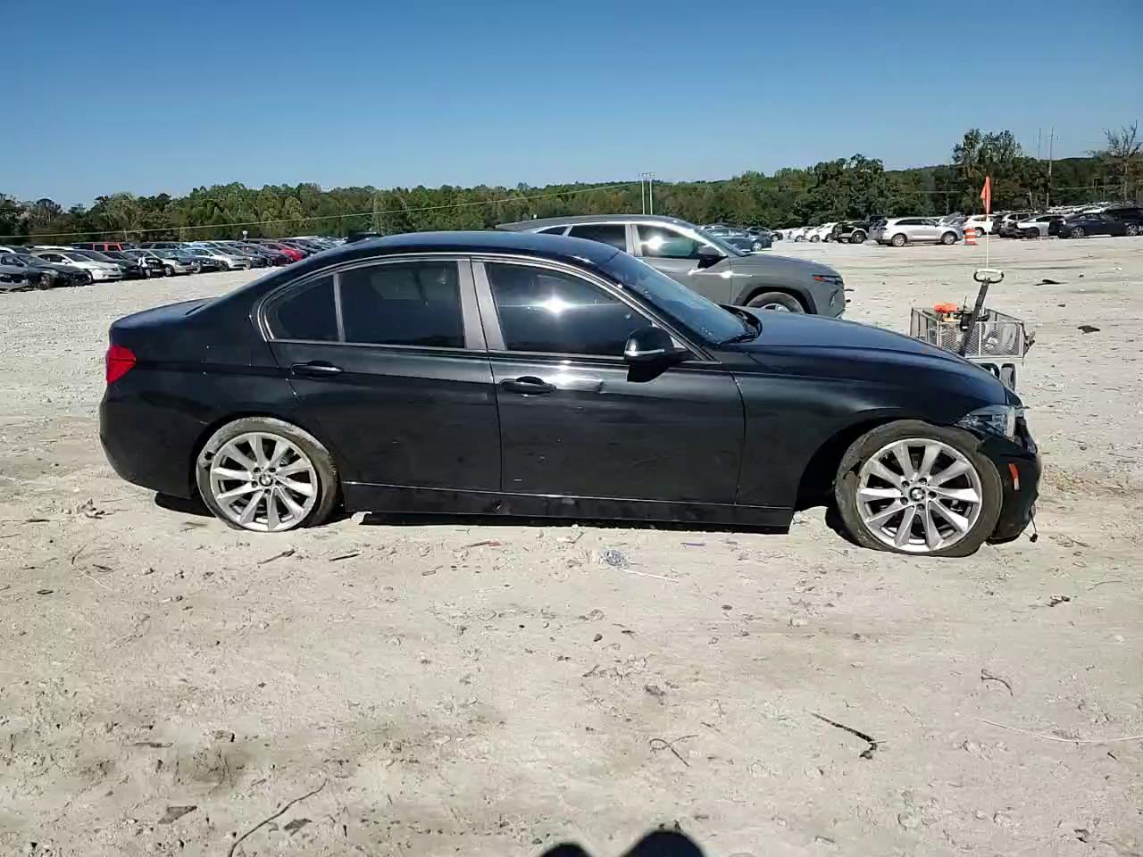 Фото: WBA8E1G59JNU93383