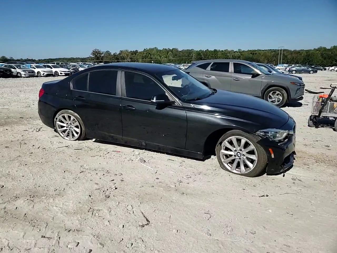 Фото: WBA8E1G59JNU93383