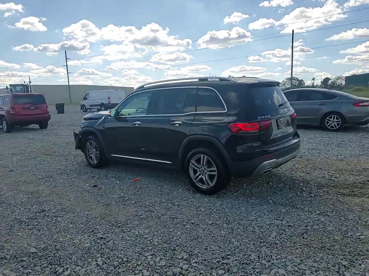 Фото: W1N4M4HB1LW033649