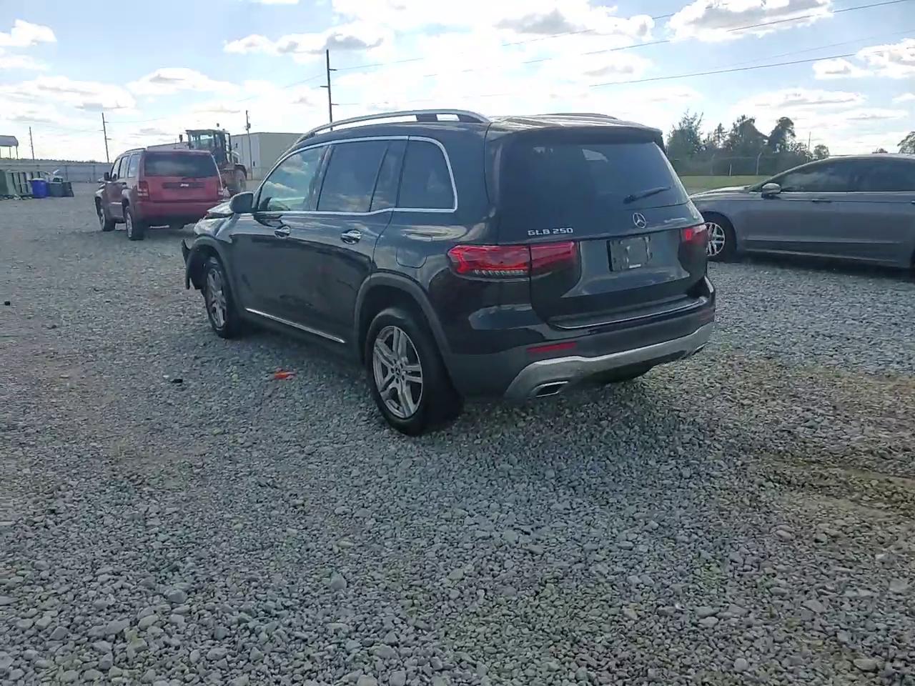 Фото: W1N4M4HB1LW033649