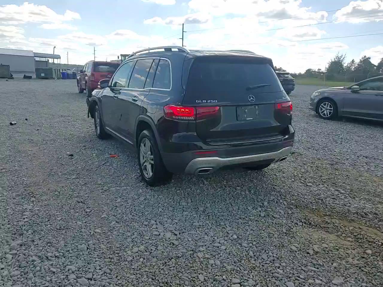 Фото: W1N4M4HB1LW033649