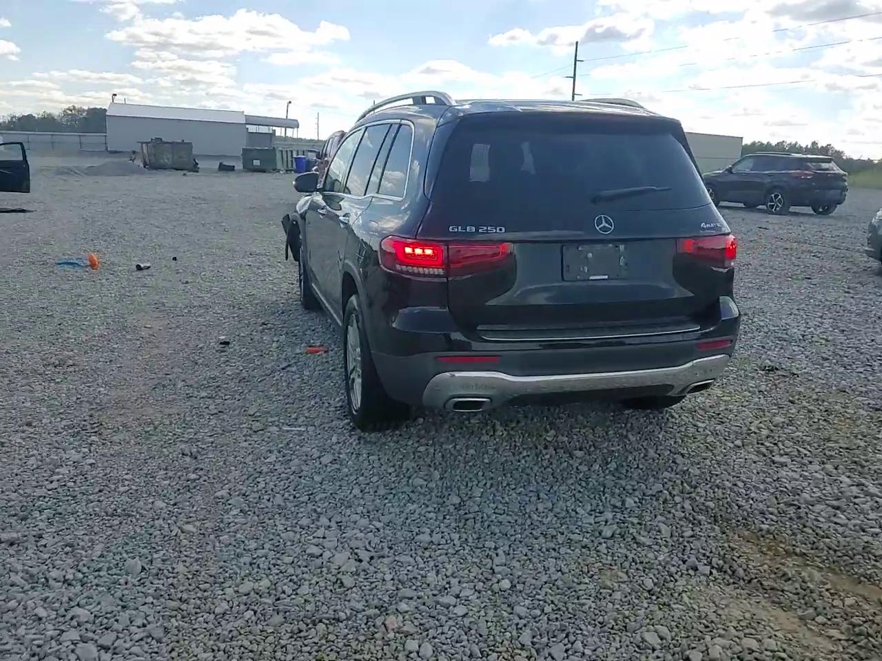 Фото: W1N4M4HB1LW033649